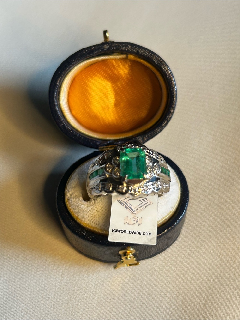 Vintage 1960s Colombian Emerald Diamond Platinum Ring
